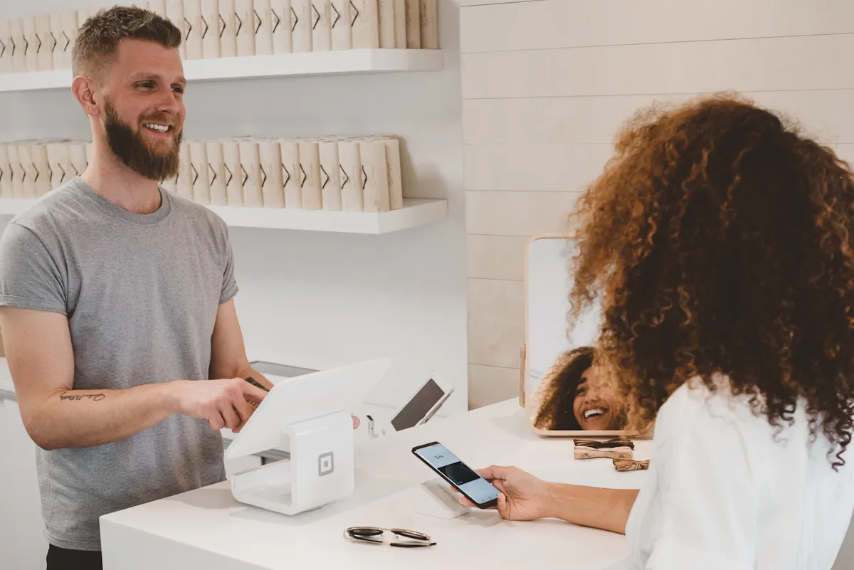 Paiement au comptoir d’un commerce